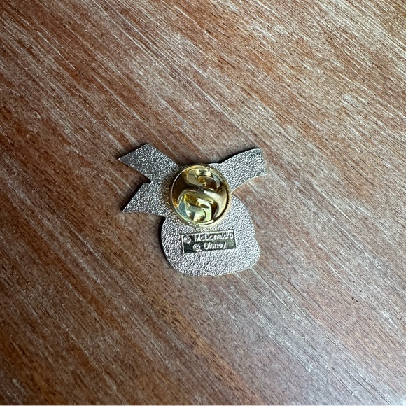 mcdonalds ask me how to win a million crew pin - Picture 2 of 2